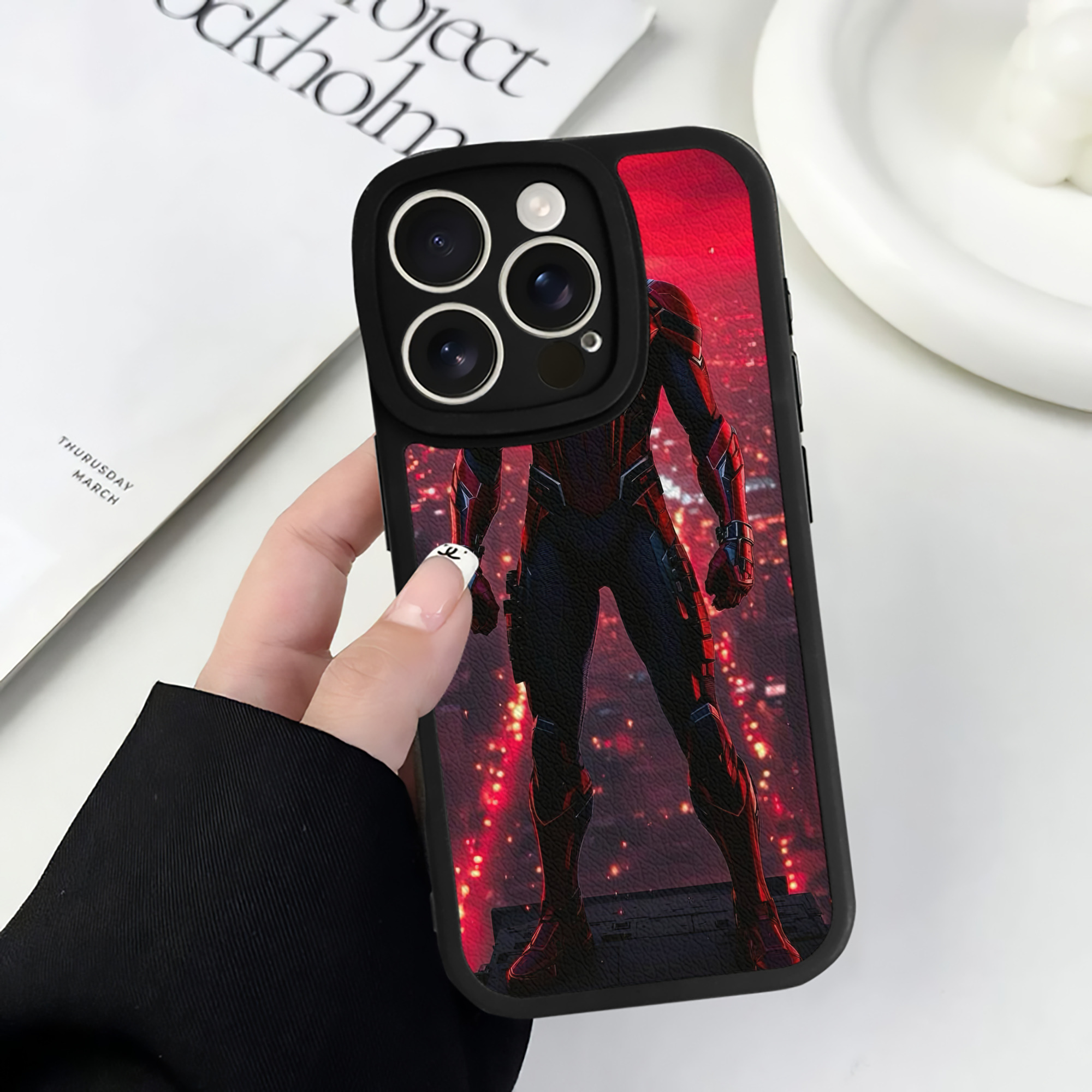 （画像用） Spider Man スパイダーマン 【iPhone 16シリーズ対応】シリコンスマホケース（レザー調） 材質：シリコン